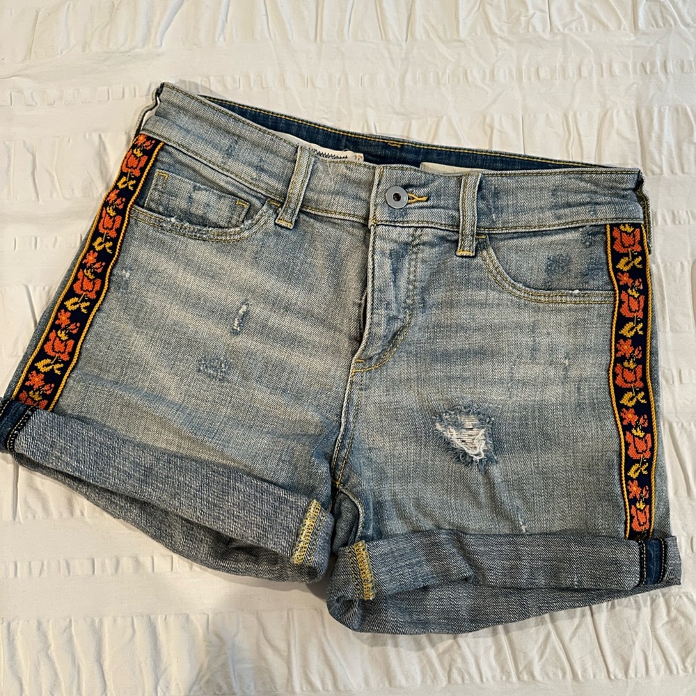 Anthropologie Jean shorts with embroidery on each side